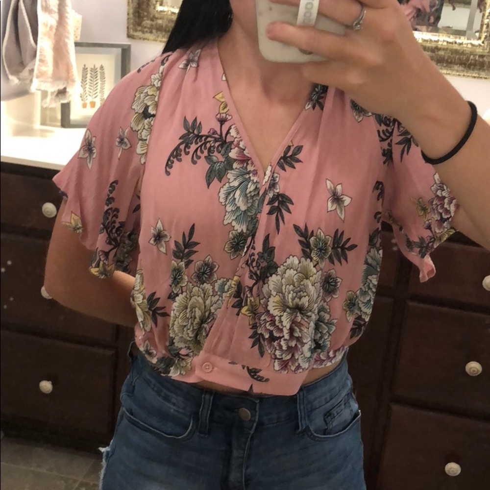 Short sleeve floral pink crop top
